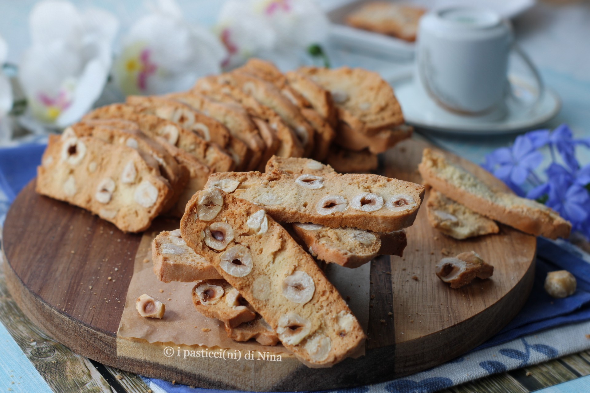 Biscotti croccanti con albumi e nocciole – ricetta facile senza burro i pasticcini di Nina 