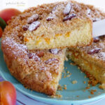 Torta di albicocche con crumble alle mandorle dolce estivo