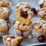 muffin alle nocciole con cuore all’amarena ricetta i pasticcini di Nina