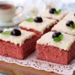 quadrotti all’amarena e crema di cocco ricetta i pasticcini di Nina