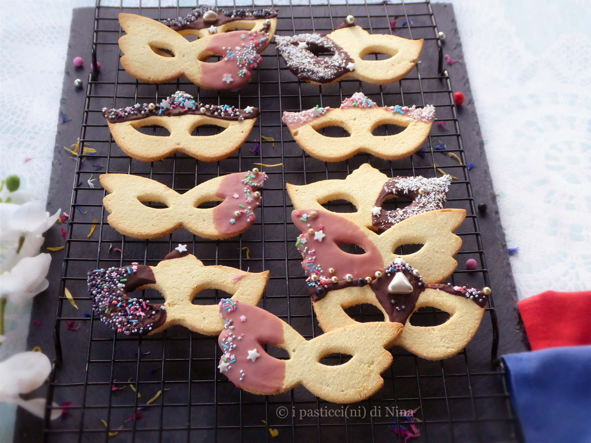 mascherine di Carnevale biscotti al cocco ricetta i pasticcini di Nina