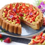 Crostata morbida crema e fragole come un pan di spagna veloce ricetta festa della mamma i pasticcini di Nina