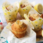 Muffin al limone semplicissimi sofficissimi e buonissimi dolcetti che si preparano in poco tempo profumati e per niente gommosi ricetta i pasticcini di Nina