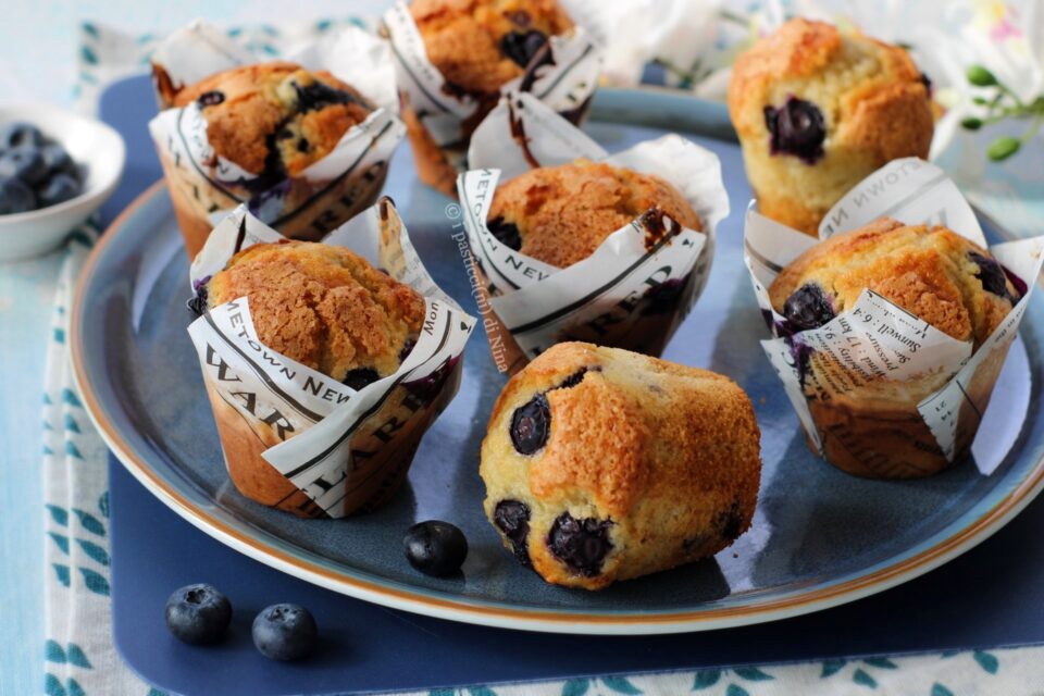 Ricetta muffin con yogurt e mirtilli umidi e morbidi i pasticcini di Nina
