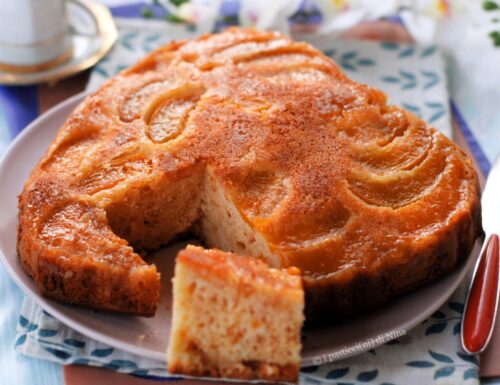 TORTA ROVESCIATA ALLE PESCHE SCIROPPATE E YOGURT