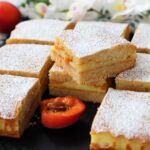 Torta versata con crema pasticcera e marmellata o confettura preferita i pasticcini di Nina