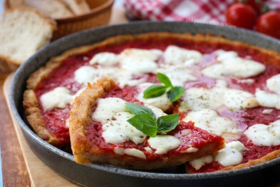 pizza di pane raffermo con pomodoro e mozzzarella ricetta anti spreco i pasticcini di Nina