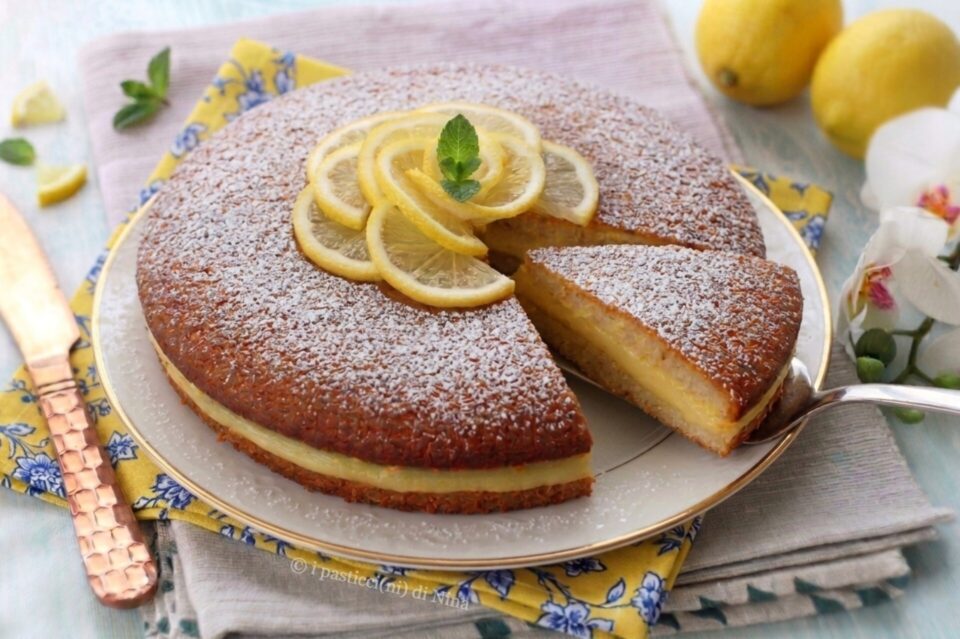 torta soffice allo yogurt con crema al limone che si scioglie in bocca ricetta i pasticcini di Nina