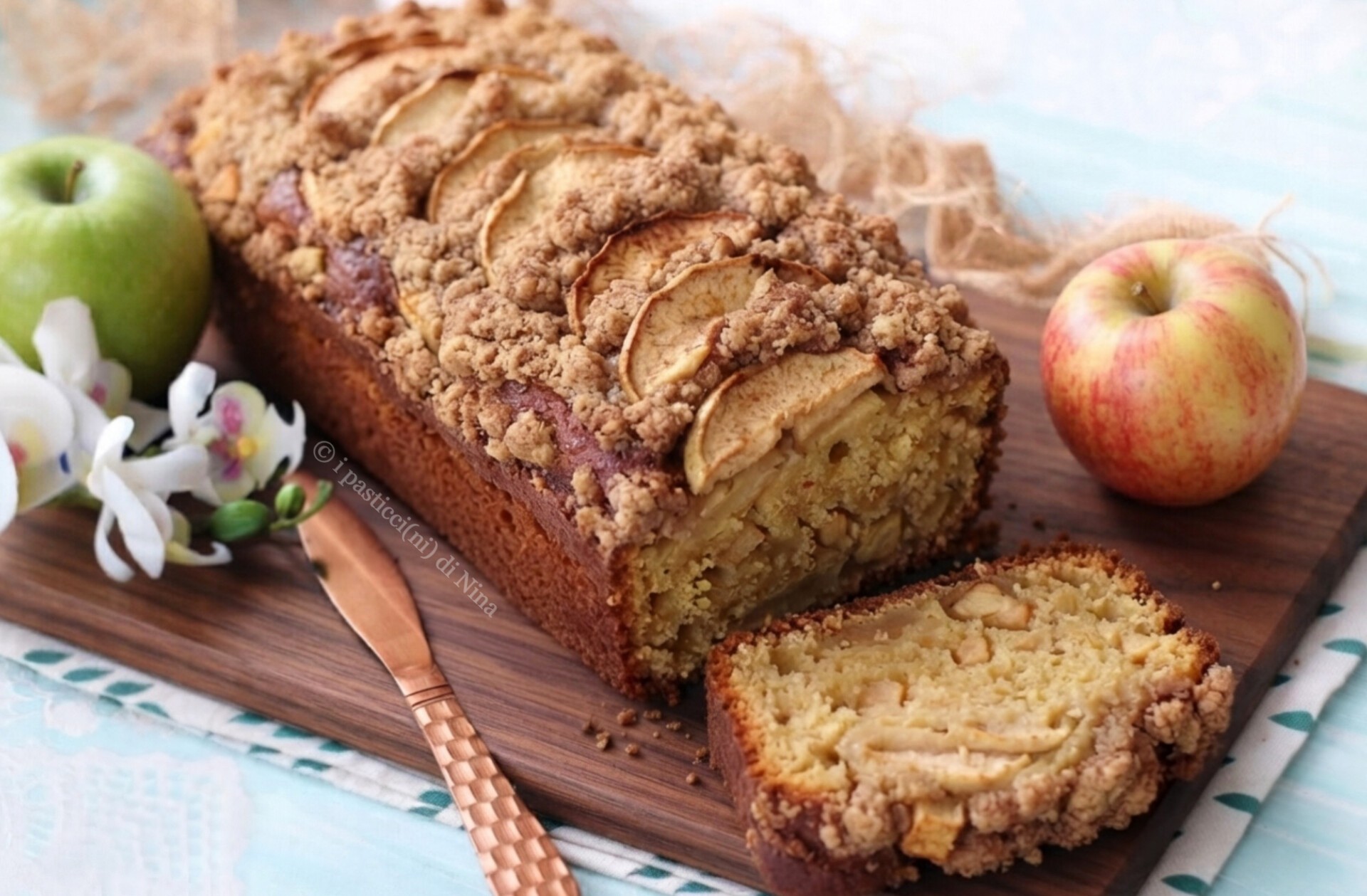plumcake alle mele e yogurt con crumble croccante alla cannella ricetta i pasticcini di Nina