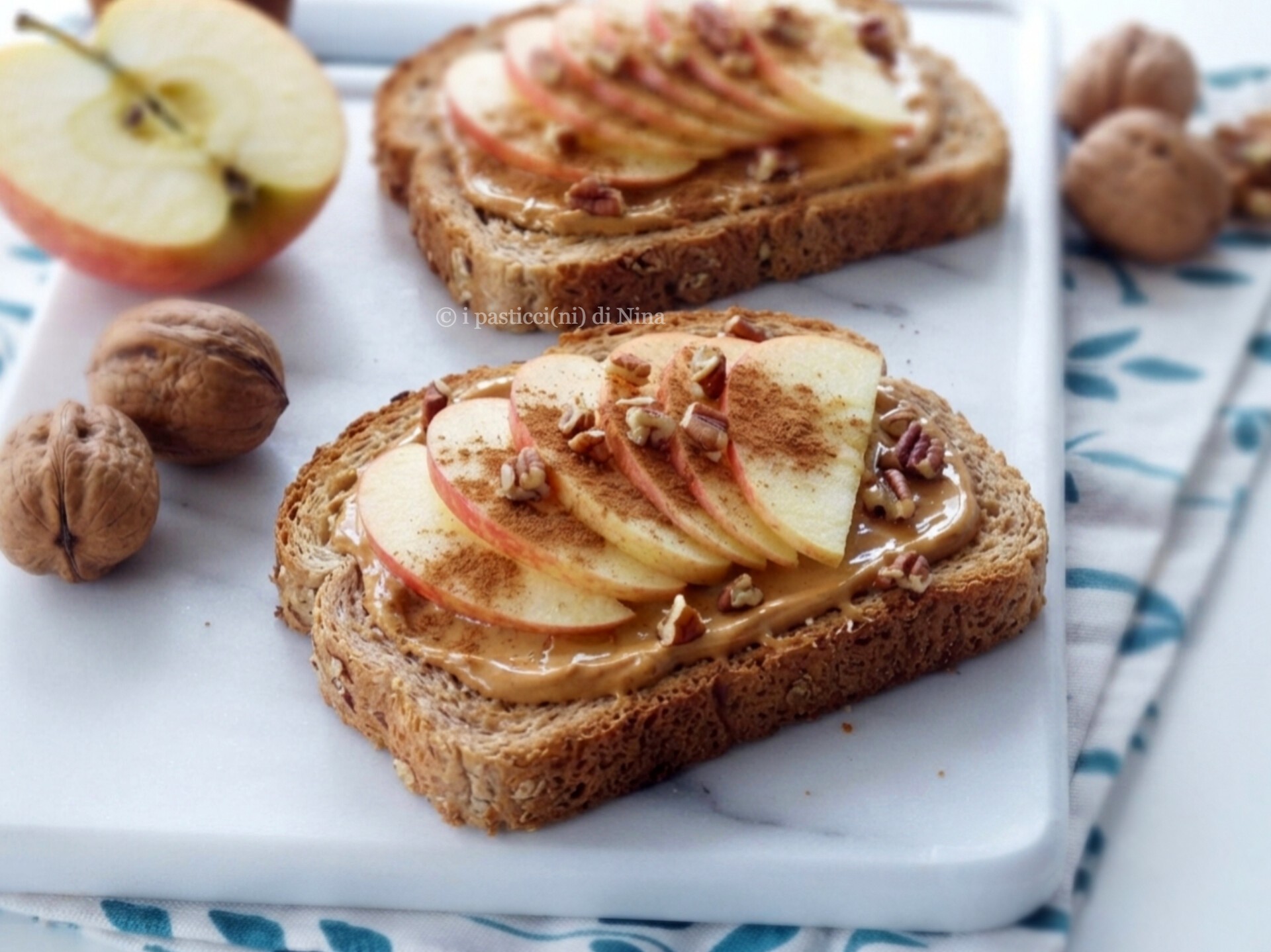 toast dolce con burro d’arachidi mela e cannella ricetta light i pasticcini di Nina