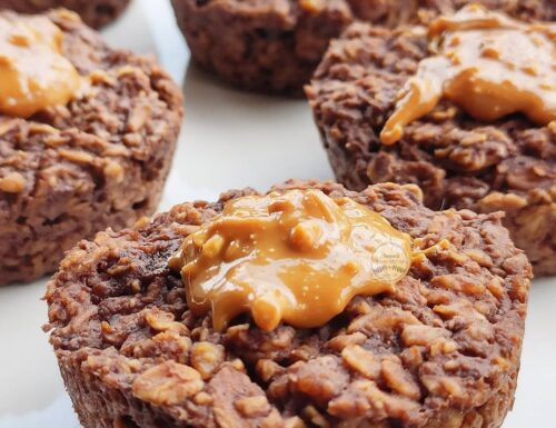 Vegan banana bread muffins al cacao e burro di arachidi – senza glutine e senza zucchero
