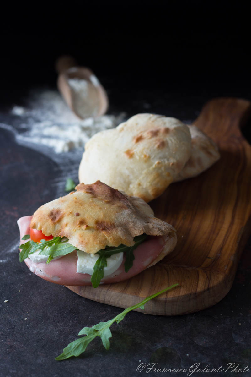 Puccia pugliese con mortadella rucola mozzarella