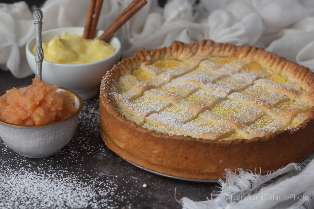 Crostata crema pasticcera e marmellata di mele cotogne