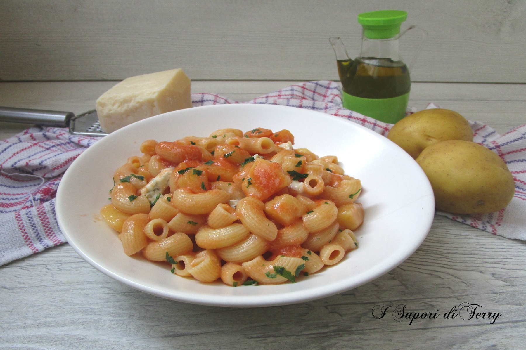 Pasta con gorgonzola e patate