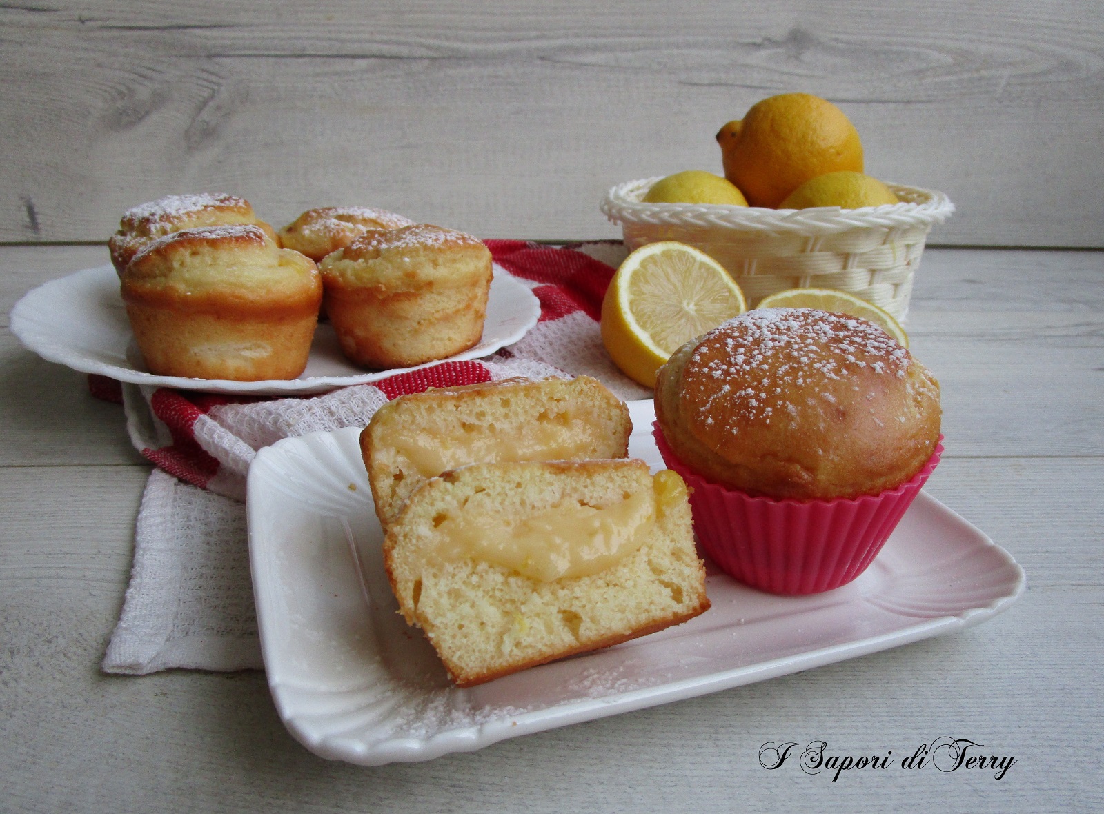 Muffin di ricotta ripieni al limone