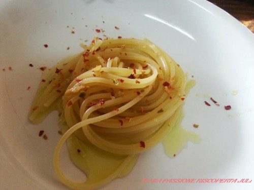 Spaghetti aglio olio e peperoncino.