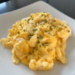 Uova strapazzate panna e formaggio