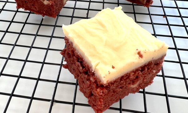 Red Velvet Brownies chetogenici glassati