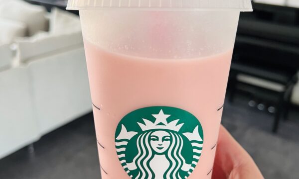 Bevanda rosa chetogenica di Starbucks