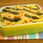 Pasta al forno con asparagi e besciamella alla curcuma