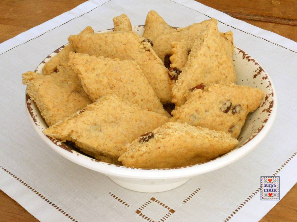 biscotti con farina di farro, integrale e uvette