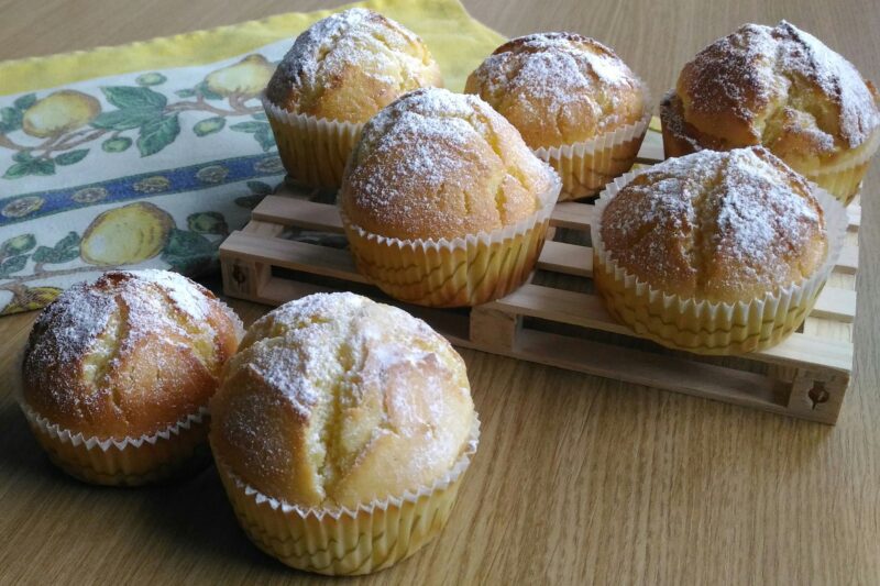Muffin alla vaniglia senza burro (ricetta base in 3 passaggi)