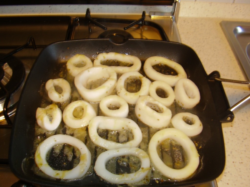 Anelli di totani alla griglia, una delizia, leggeri e ricchi di sapore!