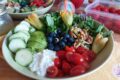 INSALATA DI SONGINO CON AVOCADO, MIRTILLI E FIOCCHI DI LATTE