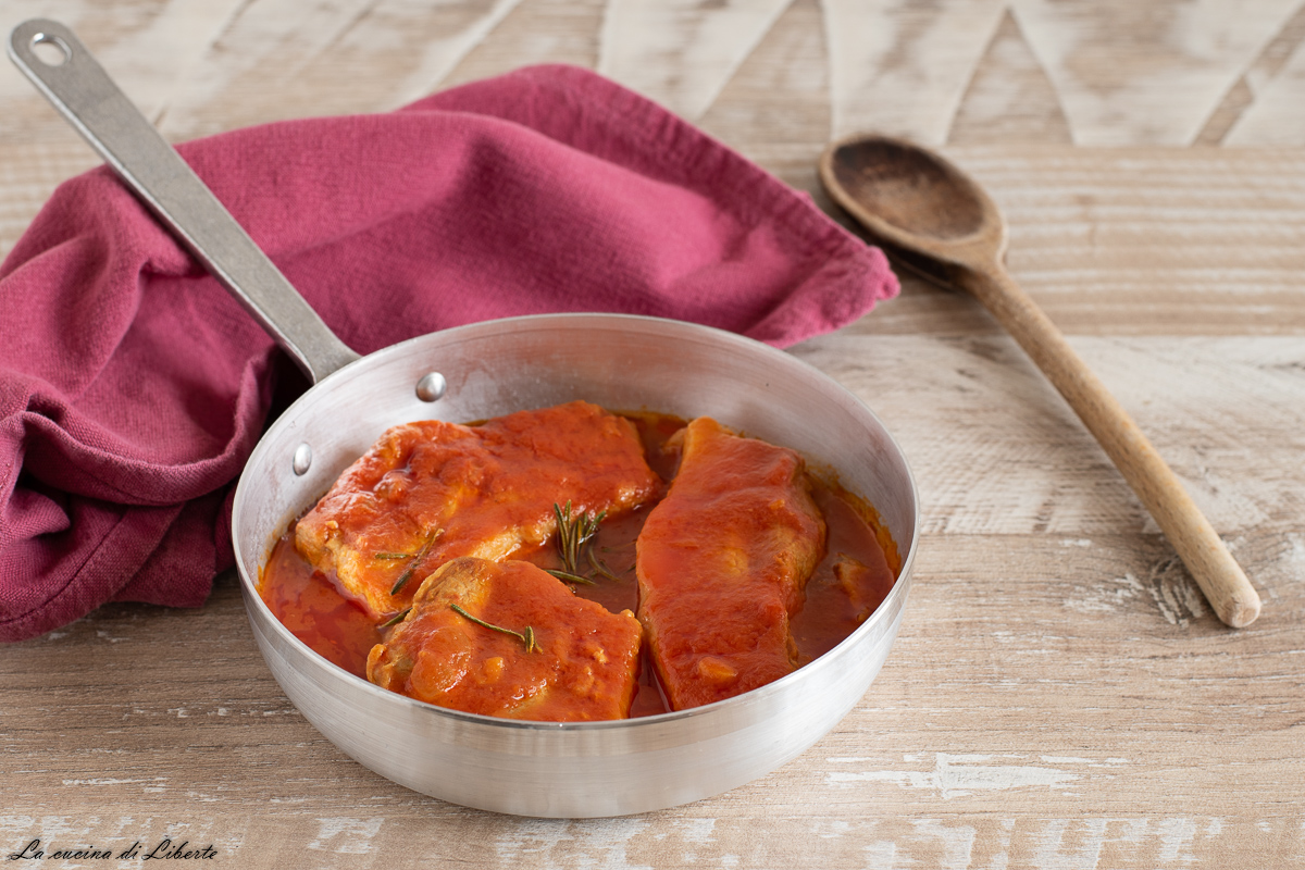 Pancetta fresca al sugo Pancetta fresca di maiale al sugo