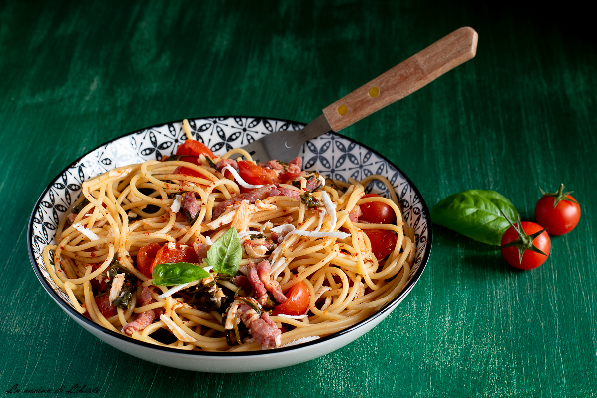 Spaghetti con la rucola e pomodorini