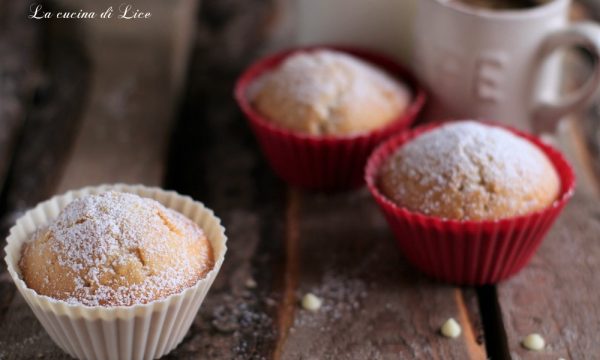 Muffin con gocce di cioccolato bianco