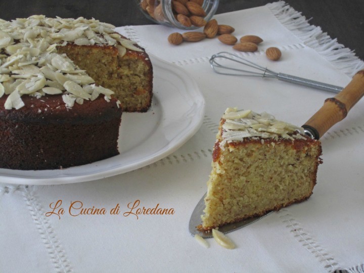 torta soffice di mandorle