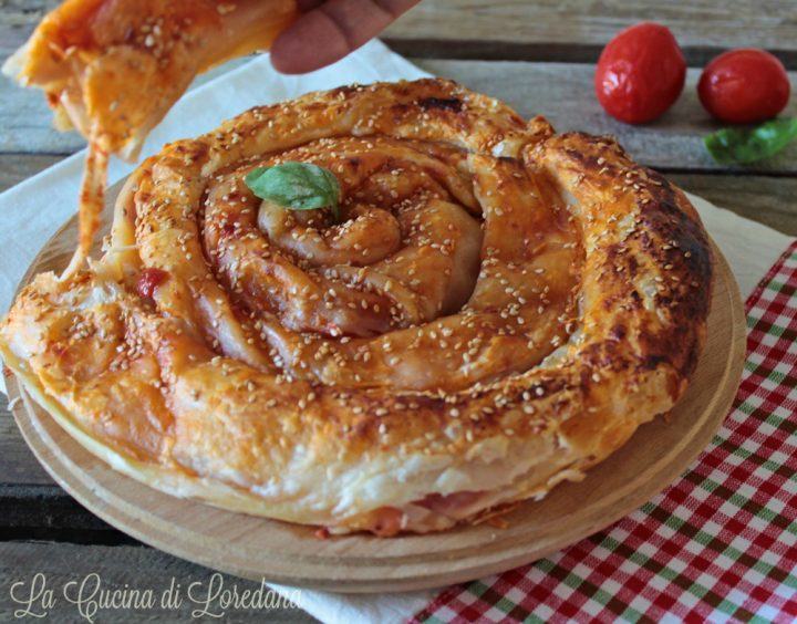 girella di pasta sfoglia ripiena