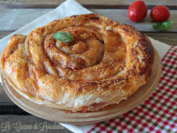 girella di pasta sfoglia ripiena