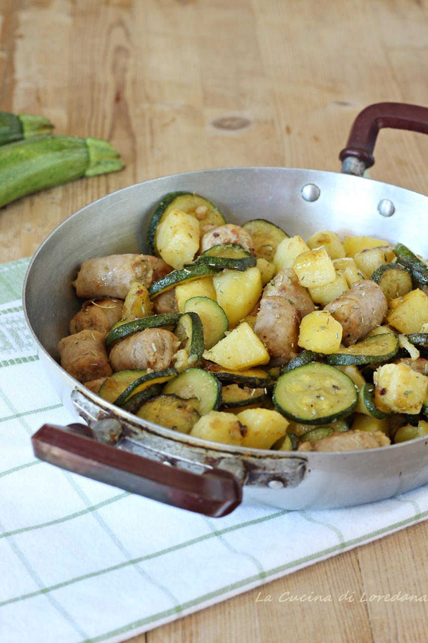 zucchine con patate e salsiccia