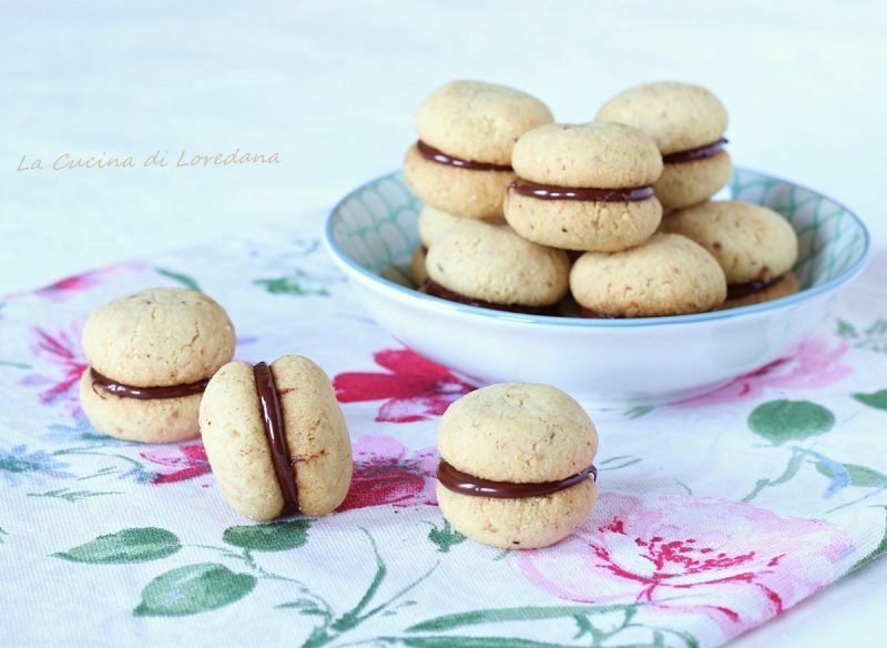 baci di dama alle nocciole