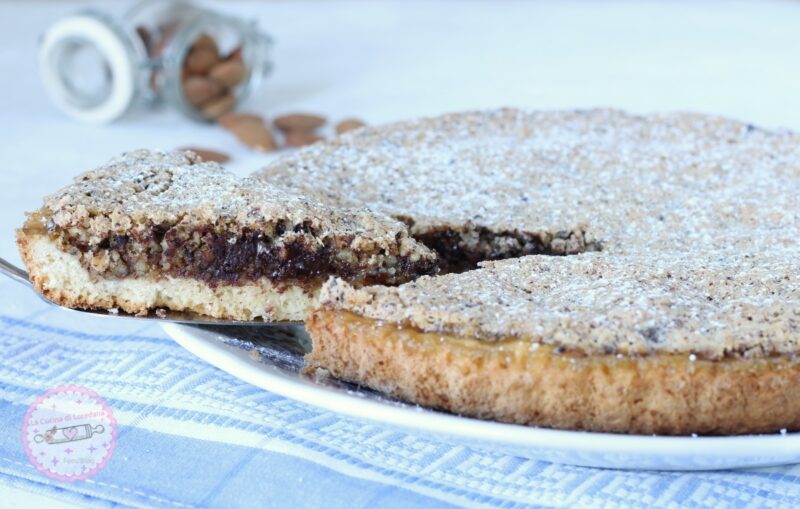crostata con mandorle e cioccolato