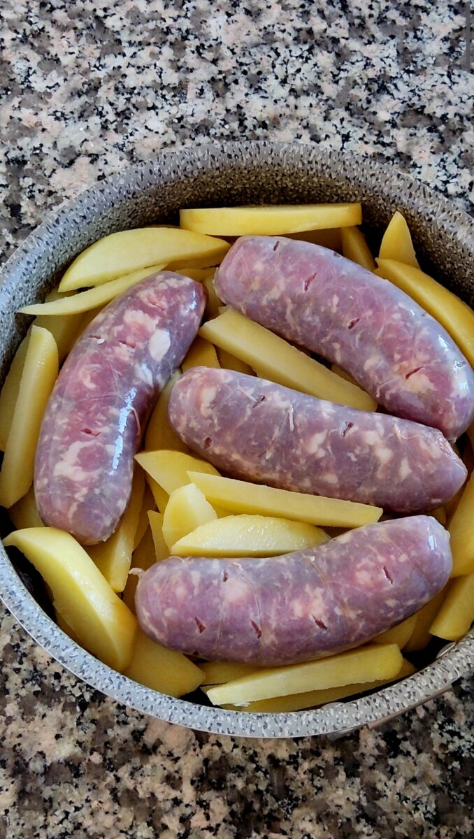 Salsiccia Con Patate Alla Birra Un Secondo Piatto Gustoso E Saporito