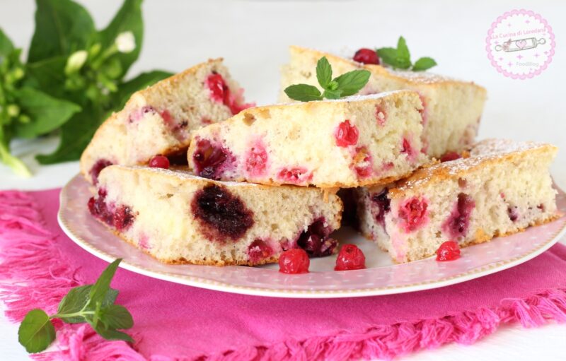 torta con frutti di bosco e confettura