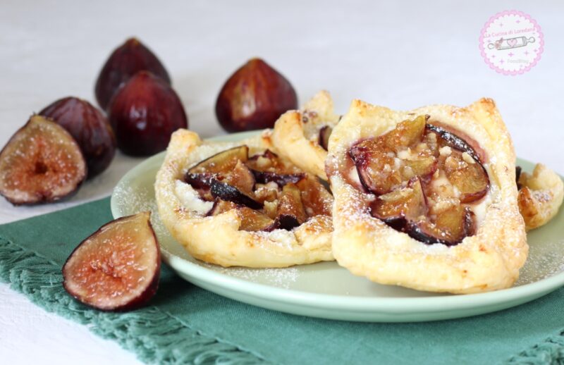 sfogliatine con fichi e ricotta
