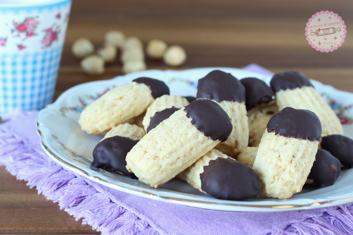 biscotti con nocciole e cioccolato