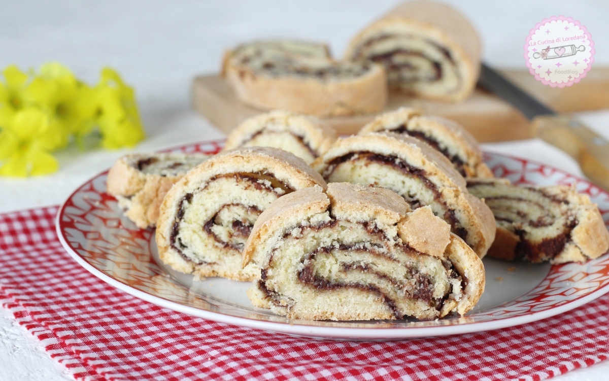 biscotti arrotolati con confettura