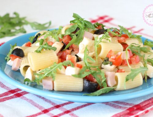 INSALATA DI PASTA CON RUCOLA E POMODORINI un primo piatto fresco e squisito