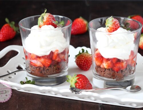 FRAGOLE CON PANNA E BISCOTTI il dolce più semplice e più buono