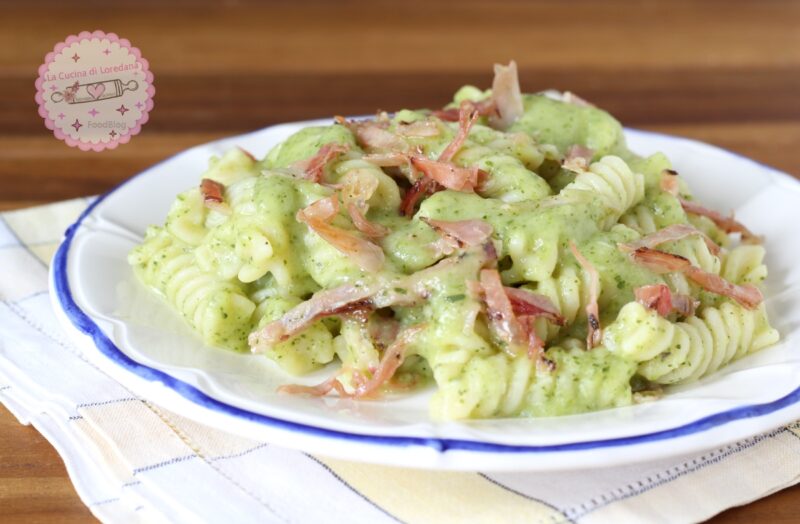 pasta con crema di zucchine e speck