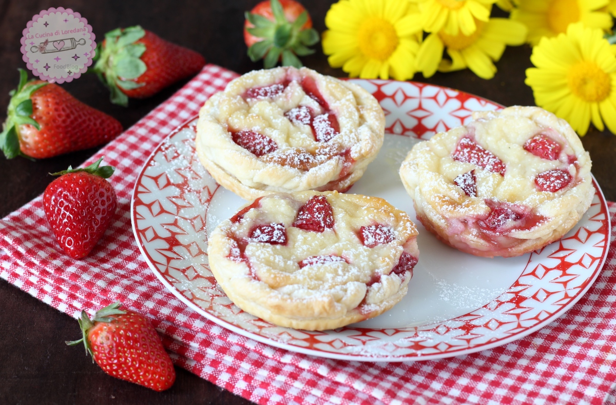 tortine di sfoglia con fragole