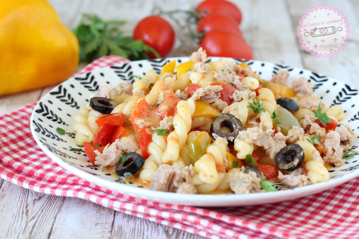 pasta con peperoni e tonno