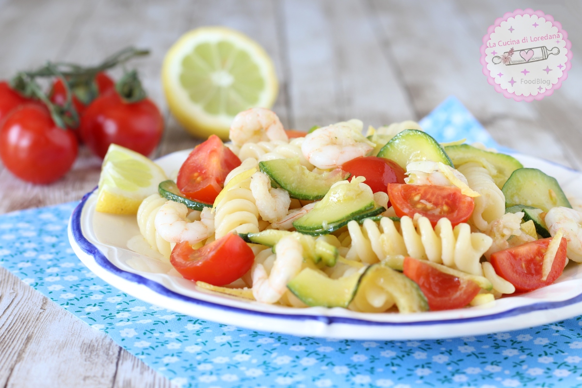 pasta fredda con gamberetti e zucchine