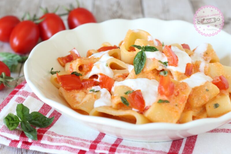 calamarata con pomodorini e stracciatella