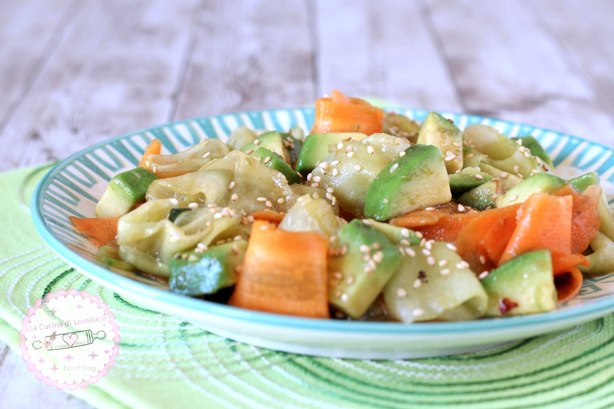 insalata di carote cetrioli e avocado